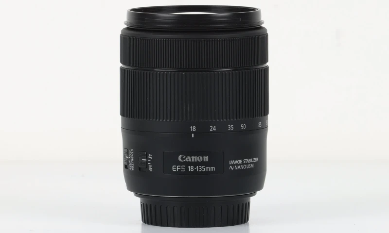 Canon EF-S 18-135mm f3.5-5.6 IS USM Ref. YLFTO